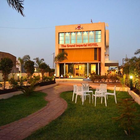 The Grand Imperial Hotel Morbi Exteriör bild